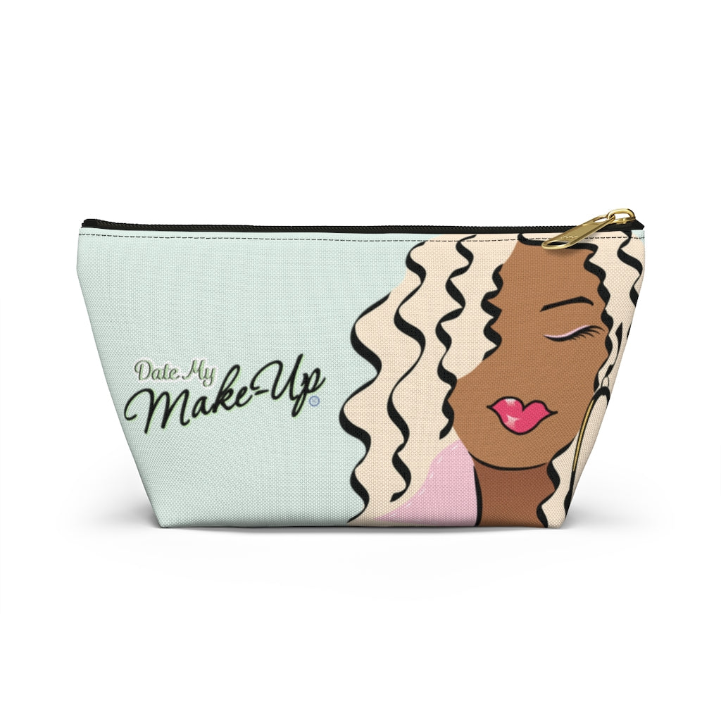 Blonde Caramel Dewey Green Makeup Bag
